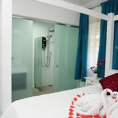 Beit Azzahra Private Pool Villa At Pantai Batu Hitam Kuantan Exterior photo