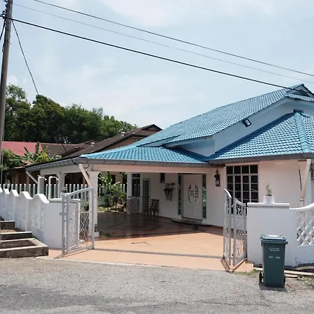 Beit Azzahra Private Pool Villa At Pantai Batu Hitam Kuantan Exterior photo