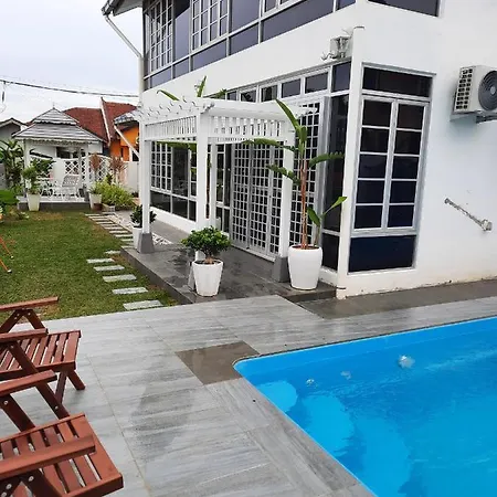 Beit Azzahra Private Pool Villa At Pantai Batu Hitam Kuantan Exterior photo